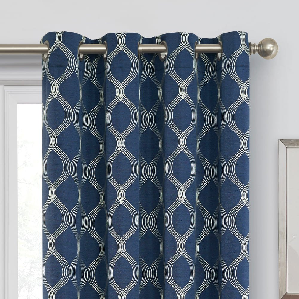 Cortina blackout de poliéster Regal Home Collections® Prescott de 1.27 x 2.41 m color azul marino/blanco - Image 2