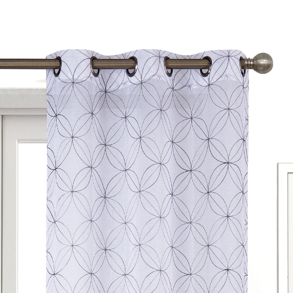 Cortinas traslúcidas de poliéster Regal Home Collections® Perth Matte de 1.93 x 2.13 m color blanco/gris, 2 piezas - Image 2