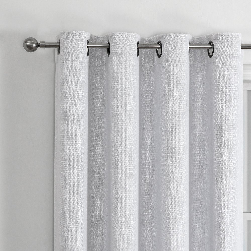 Cortina blackout de poliéster Regal Home Collections® Campbell de 2.13 m color blanco - Image 2
