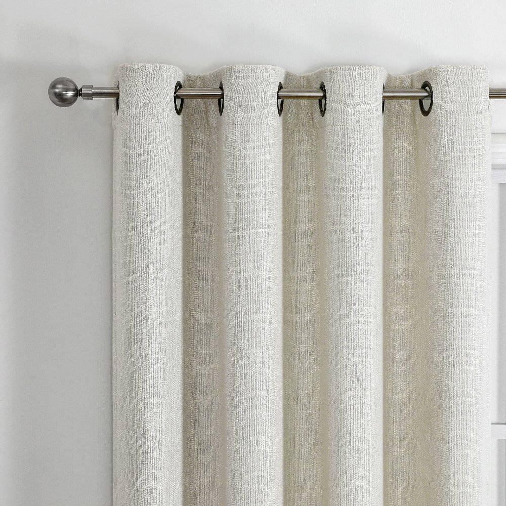 Cortina blackout de poliéster Regal Home Collections® Campbell de 2.41 m color marfil - Image 2
